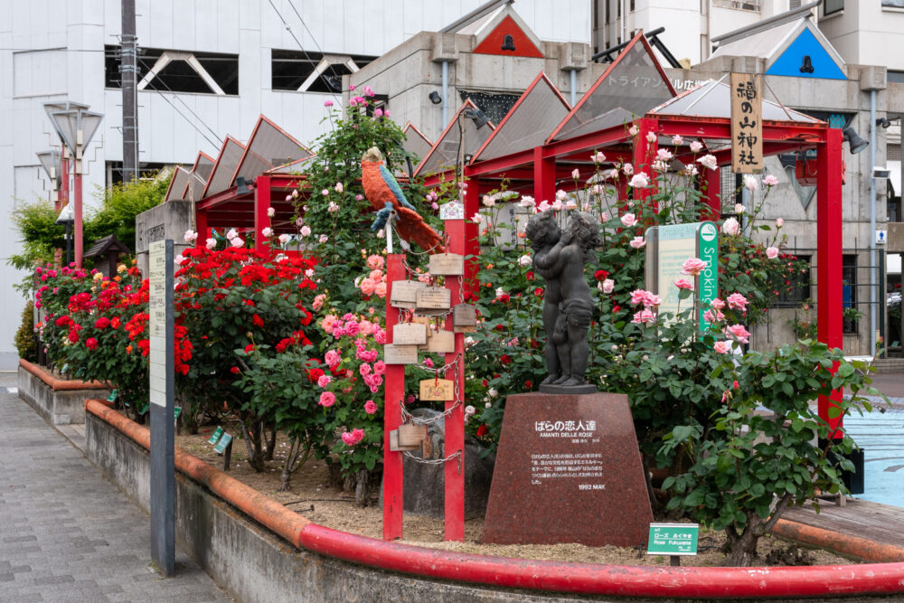 トライアングル広場ばら花壇